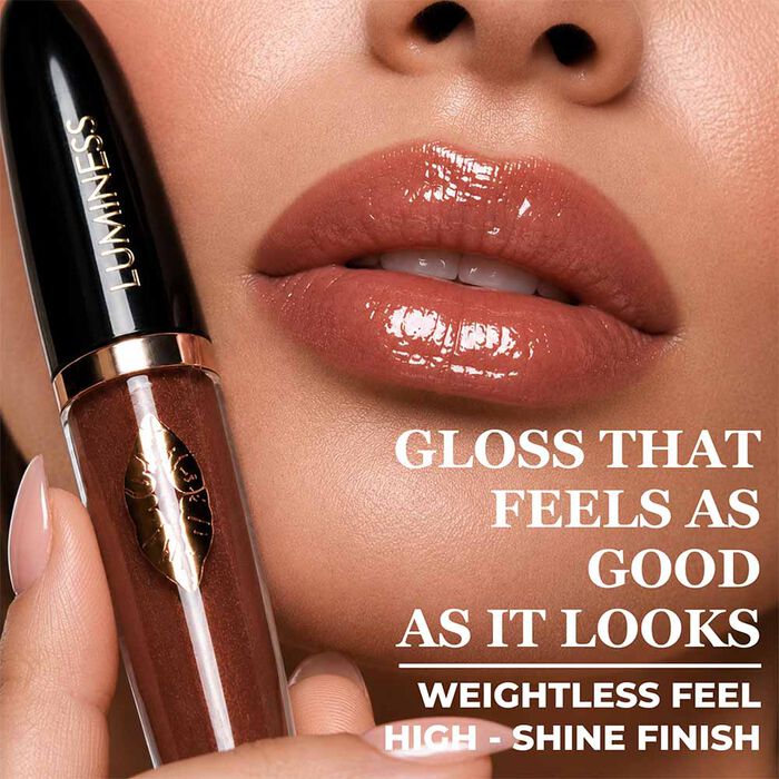 Moisturizing lip transformation with Hot Kiss Brown Sugar Lip Plumper for hydrated and glossy lips